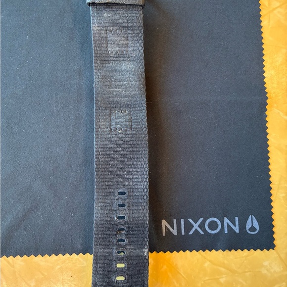 Nixon The Small Scout Watch. - Picture 5 of 6